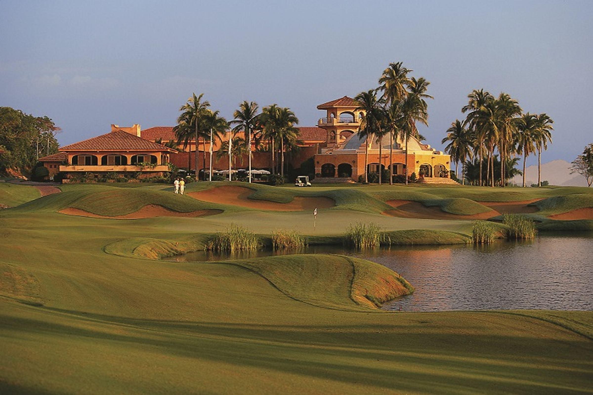 Grand Isla Navidad Golf & Spa Resort With Marina Barra de Navidad Exterior foto Golf course at the Ritz-Carlton, Naples