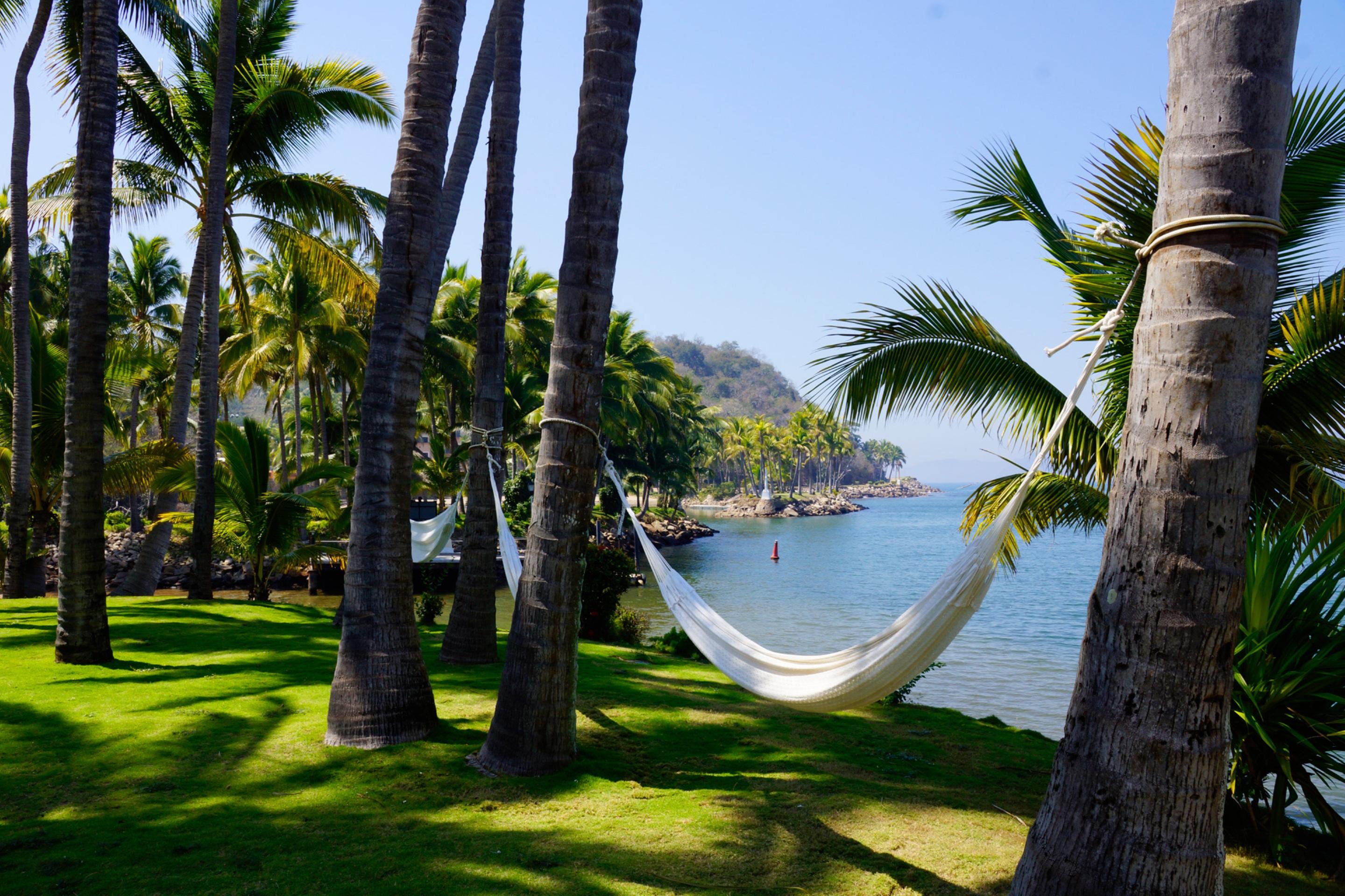 Grand Isla Navidad Golf & Spa Resort With Marina Barra de Navidad Exterior foto Hammock on a tropical beach