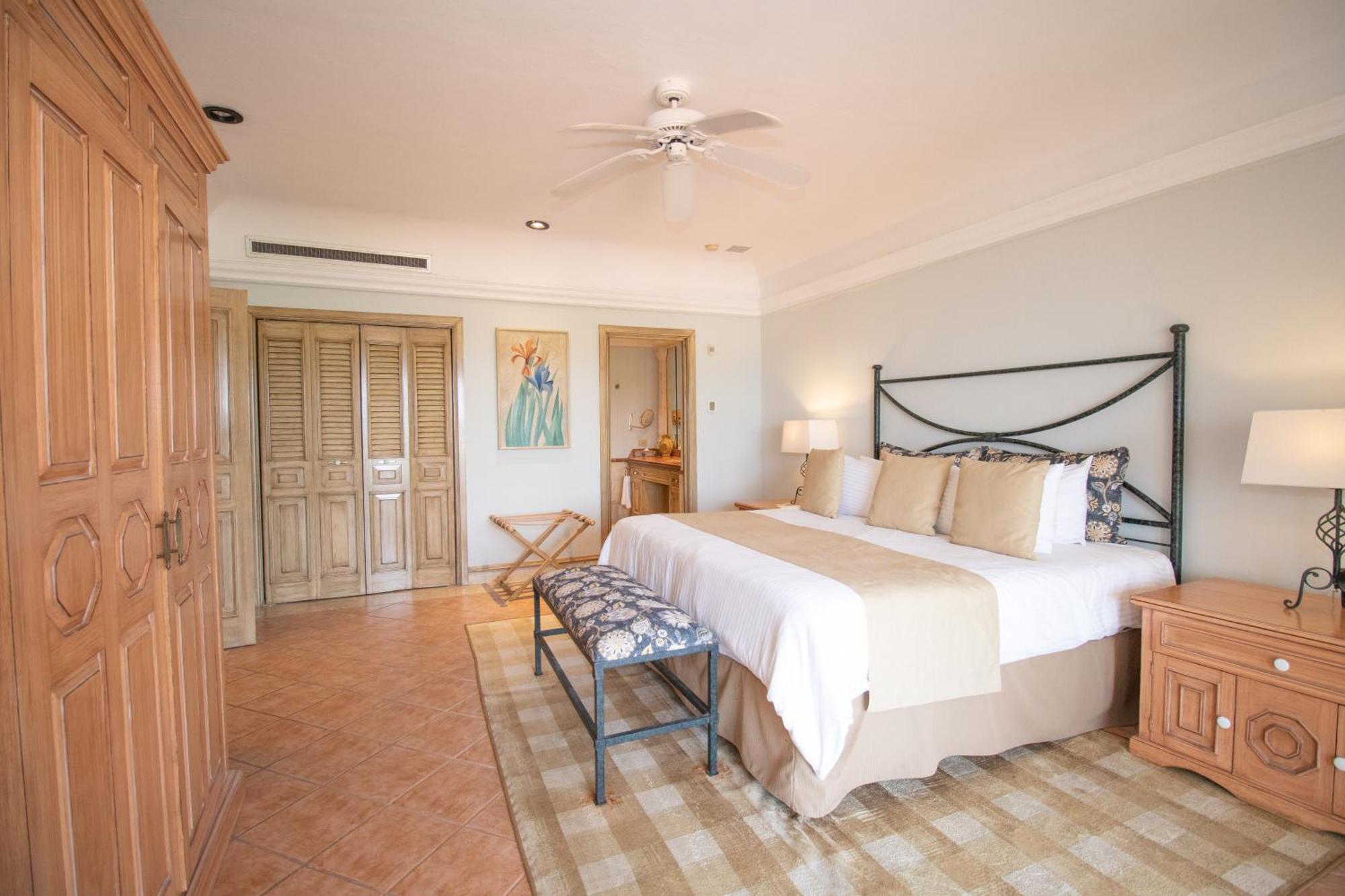 Grand Isla Navidad Golf & Spa Resort With Marina Barra de Navidad Exterior foto A bedroom at the Four Seasons Resort