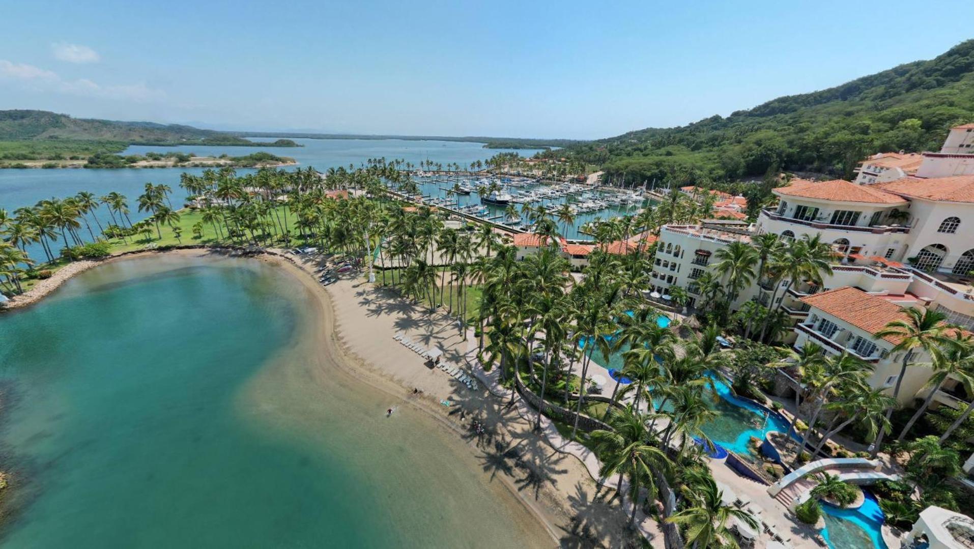 Grand Isla Navidad Golf & Spa Resort With Marina Barra de Navidad Exterior foto Aerial view of the resort