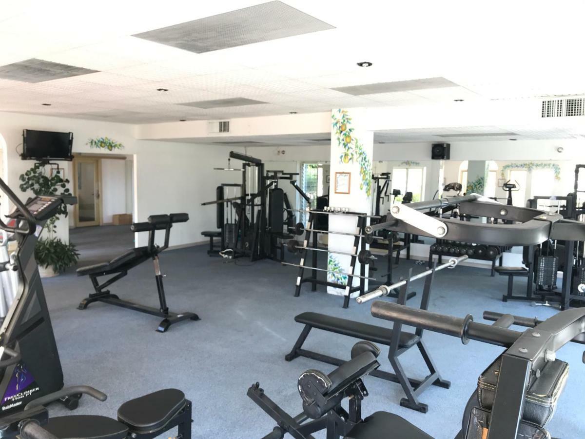Grand Isla Navidad Golf & Spa Resort With Marina Barra de Navidad Exterior foto The gym at the University of the Aegean