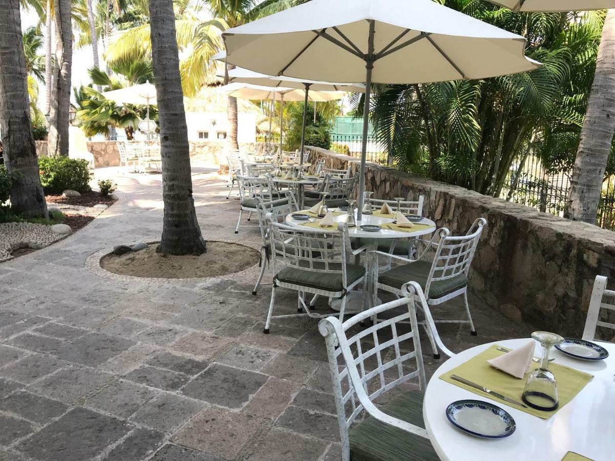Grand Isla Navidad Golf & Spa Resort With Marina Barra de Navidad Exterior foto Restaurant at the Hotel