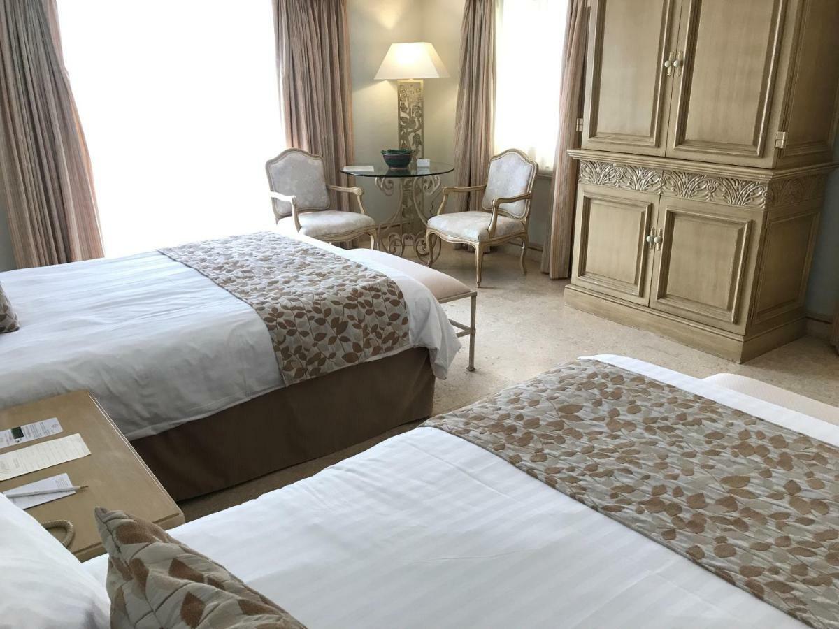 Grand Isla Navidad Golf & Spa Resort With Marina Barra de Navidad Exterior foto A bed runner