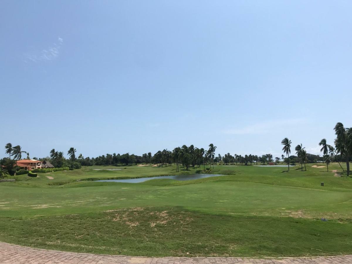 Grand Isla Navidad Golf & Spa Resort With Marina Barra de Navidad Exterior foto Golf course in Punta Cana